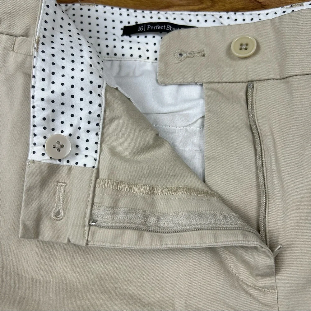 Talbots Perfect Short Tan Khaki Chino Shorts 6.5” Inseam - Size 16